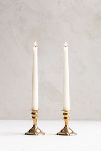 Ensemble de bougeoirs modernes en or à base ronde, élégants chandeliers en métal pour une décoration intérieure de luxe - Product Image 5