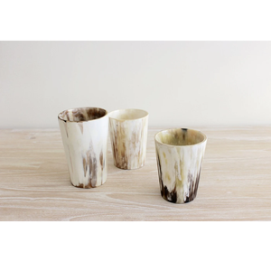 Verre à boire en corne de luxe de haute qualité, artisanal, avec gravures, style Viking, logo personnalisé, verre à boire court en forme de corne - Product Image 3
