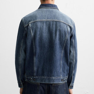 Chaqueta de mezclilla de lavado claro para hombre con acabado suave y corte clásico, perfecta para primavera y otoño. - Product Image 4