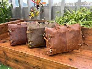 Sacs à bandoulière en cuir de buffle véritable personnalisés pour sac à main à bandoulière en cuir de vachette unisexe avec compartiment pour ordinateur portable - Product Image 6