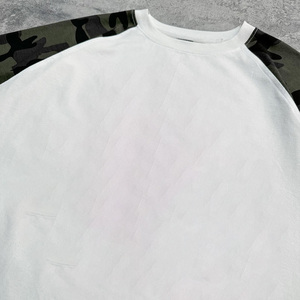 T-shirt camouflage surdimensionné personnalisé pour homme, 100% coton, effet délavé vintage, manches raglan, streetwear, vente en gros - Product Image 5