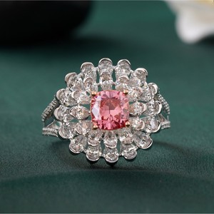 Bague en or 14 carats avec diamant de laboratoire rose vif taille coussin de 1,02 carat, couleur rare, élégante et tendance - Product Image 1