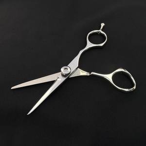 Tijera de peluquería recta con reposapiés ajustable de 5,25 pulgadas - Product Image 6