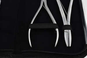 Juego de 3 Pinzas de Acero Inoxidable de Alta Calidad para Extensiones de Cabello, Marca Perfect Locks, Aplicación de Cinta Adhesiva, Fuerte Sujeción, Color Personalizado - Product Image 4