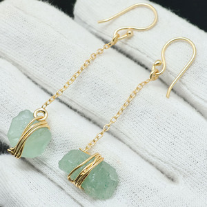 Boucles d'oreilles pendantes longues en jade vert naturel plaqué or 18 carats, enveloppées de fil, faites à la main - Cadeau pour elle - Product Image 5