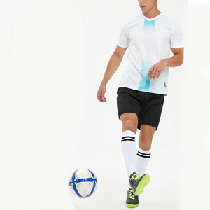 Tenues de football pour adultes, hommes, impression numérique personnalisée OEM, polyester de haute qualité, léger, respirant, séchage rapide, vêtements de sport pour club - Product Image 4