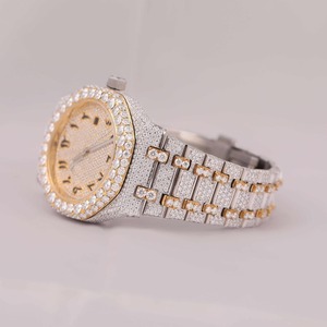 Montre-bracelet de luxe en acier inoxydable entièrement sertie de quartz, unisexe, faite à la main, avec diamants Moissanite de clarté VVS et cristal saphir - Product Image 2