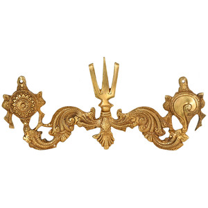 Adorno de Pared de Latón Hecho a Mano de 5 Pulgadas con Símbolos Vaishnava - Chakra Tilak y Concha, Hecho en India, Modelo ZDG17, Ideal para Regalo - Product Image 1