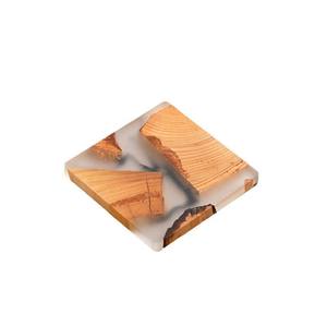 Posavasos Cuadrado de Madera Epoxi Resistente al Calor, Diseño de Pino Tallado Sostenible, Arte Hecho a Mano y Letreros de Pared, Decoración del Hogar - Product Image 1