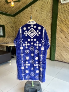 เสื้อแจ็คเก็ตยาวผ้ากำมะหยี่ถักมือสำหรับผู้หญิง |   เสื้อโค้ทบอมเบอร์ลายปักดอกไม้และนกสไตล์ชาติพันธุ์ |   ชุดเลเยอร์สไตล์โบฮีเมียนสำหรับฤดูหนาว |   ช่างฝีมือ - Product Image 5