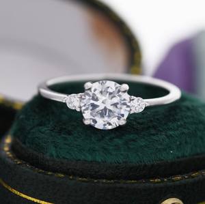 Anillo de 1 Quilate con Circonita Cúbica en Plata de Ley, Plata Dorada o Oro Rosa, Anillo de Diamantes de Inspiración Vintage para Compromiso - Product Image 2