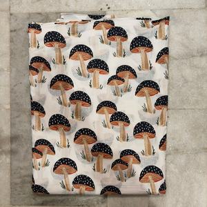 Tissu en coton léger imprimé sur mesure avec un motif mignon de champignons pour vêtements pour bébés, quilting et textile de maison pour filles et garçons - Product Image 6