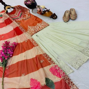 VASTRA COTTAGE Conjunto Kurti de Fiesta de Diseño para Mujer con Top Premium de Bordado de Lentejuelas Pesadas, Palazzo y Dupatta de Organza Tabi - Product Image 1