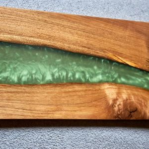 เขียงไม้เคลือบอีพ็อกซี่ทำมือเอนกประสงค์ เขียงไม้เนื้อแข็งเคลือบอีพ็อกซี่สวยงาม เขียงไม้ลายเรซิ่นสำหรับเสิร์ฟ - Product Image 3