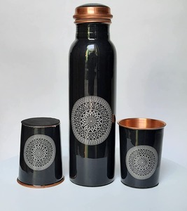 Botella de Agua de Cobre Puro Premium y Juego de 2 Vasos con Impresión de Mandala Intrincada, Hechos a Mano, Ayurvédicos, 100% Cobre Puro - Product Image 2