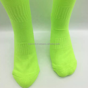 Calcetines Térmicos Gruesos de Lana para Invierno, Diseño Cálido para Senderismo y Camping al Aire Libre, Control de Humedad y Ajuste Anti-Fricción - Product Image 3