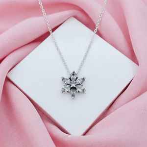 Collar con colgante de racimo de piedras de moissanita y circonita cúbica plateada, joyería para mujer, regalo para ella - Product Image 4