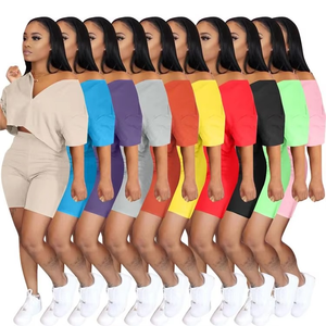 Haut décontracté noir uni pour femme, col en V, épaules dénudées, manches courtes, en maille respirante de polyester et élasthanne, idéal pour l'été - Product Image 1