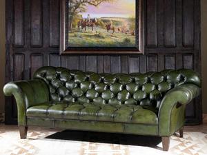 Canapé Chesterfield de luxe en cuir vert irlandais, trois places, dossier capitonné profond, pieds en bois faits à la main, style transitionnel, écologique - Product Image 1