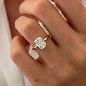 Anillo Solitario con Diamante Cultivado en Laboratorio de 2 Quilates, Corte Alargado, E VS1, Oro de 14k, Dos Tonos, Anillo de Compromiso, Certificado IGI - Product Image 1