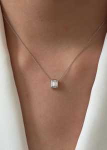 Collier Pendentif Diamant en Or Massif 14K 18K, Sertissage Solitaire à Griffe, Coupe Émeraude, Diamant de Laboratoire Unique, pour Port Quotidien, Bijoux Fins - Product Image 3