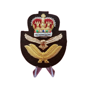 Badge de blazer en tissu toile entièrement personnalisé, brodé à la main, style tendance, avec fil de bullion de haute qualité et épingle de sûreté pour uniformes - Product Image 3