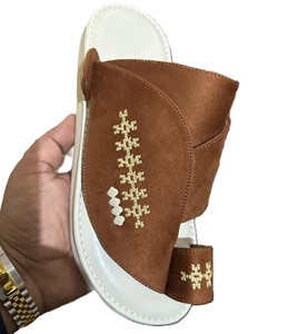 Sandalias Árabes para Uso Diario con Cuero Sintético de Calidad y Suela Suave de PU Antideslizante para Máxima Comodidad - Product Image 4