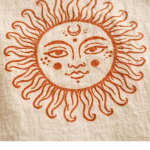 Conjunto de Kimono de Dos Piezas con Estampado de Sol para Vacaciones, 100% Algodón Crepé, Cintura Natural, Sostenible y Lavable, Ropa de Playa para Mujer - Product Image 3