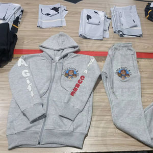 Conjunto de Sudadera con Capucha y Pantalones Deportivos Personalizados OEM, Estilo Urbano, con Parches Desgastados, Traje Deportivo Vintage para Hombre, 100% Algodón - Product Image 1