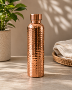 Botella de Agua de Cobre Puro Martillado con Tapa Hermética, Botella Ayurvédica para Hidratación Diaria, Diseño Artesanal - Product Image 1