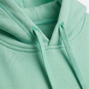 เสื้อฮู้ดดี้ผ้าฝ้ายหนานุ่มสำหรับผู้หญิง สีสันปรับแต่งได้ พร้อมขนเฟอร์ อุ่นสบายสำหรับฤดูหนาว รับผลิตตามแบรนด์ พร้อมสกรีนลายด้านหน้า - Product Image 4
