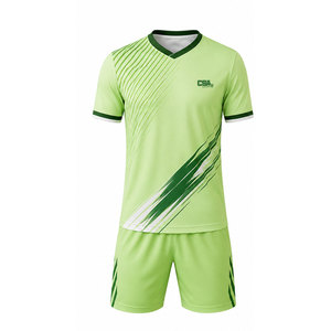 Tenue de football personnalisée pour équipe, maillot et short sublimés de haute qualité, conçus pour les entraînements, les matchs et les compétitions. - Product Image 2