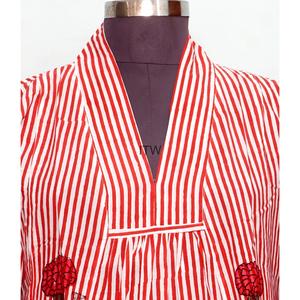 Vestido casual de mujer con estampado floral a rayas rojas, cuello en V, manga tres cuartos y corte en A - Product Image 4