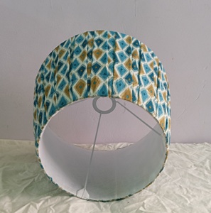 Production de grande capacité, produisant des abat-jour doux de qualité supérieure avec des dimensions, des tissus, des couleurs et des designs personnalisés, avec douille E27. - Product Image 4