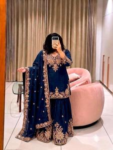 Elegante Conjunto Tradicional de Tres Piezas de Kurti de Georgette de Secado Rápido con Pañuelo Sarara Completamente Cosido para Fiesta o Boda - Product Image 1