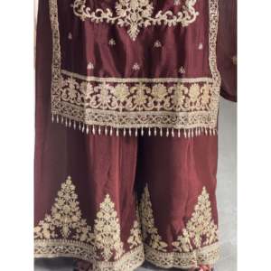 Salwar Kameez de Rayón de Diseño - Hermoso Conjunto de Fiesta con Top, Pantalón y Dupatta - Product Image 4