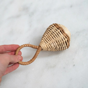 Mordedor vibrador hecho a mano con asa de anillo, juguetes para bebés recién nacidos, mordedores tejidos de ratán - Product Image 2