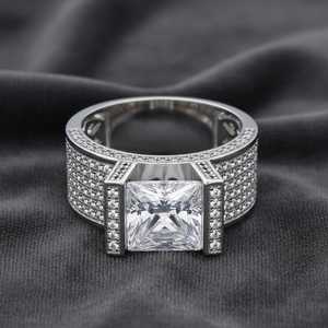 Bague pavée en moissanite taille princesse 2 carats scintillante pour femme, en argent 925 original, cadeau surprise pour partenaire (pour homme) - Product Image 2