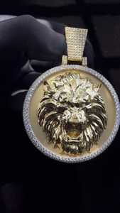 Colgante de Lujo para Hombre, Diseño León Rugiente, con Moissanita VVS, Plata de Ley Chapada en Oro, Estilo Hip Hop, Joyería de Declaración para Raperos - Product Image 3