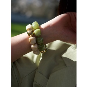 Elegante Brazalete de Resina Elaborado con Excelencia Artesanal, Joyería con Estilo para Uso Diario y Regalos - Product Image 3
