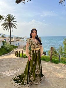 Robe caftan Fergan en crêpe vert olive avec broderie dorée, robe de mariage traditionnelle Fergani longue jusqu'au sol pour femmes@2026 - Product Image 1