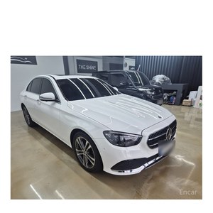 Mercedes-Benz Classe E E350 4MATIC Avantgarde Automatique Sièges en Cuir Volant à Gauche Caméra Arrière Mars 2022 38 033 km - Product Image 3