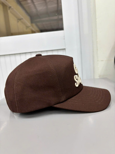 Casquette de baseball marron foncé style vintage avec logo brodé personnalisé, mode rétro, ajustable, non structurée, type « Dad Hat », fabrication OEM au Vietnam - Product Image 2