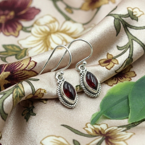 Pendientes de Plata de Ley 925 con Granate Rojo, Chapados en Oro Rosa y Oro Amarillo, Hechos a Mano, Estilo Boho Vintage, Regalo para Mujer - Product Image 3