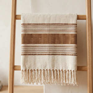 Manta de Sofá Tejida de Algodón Crema con Rayas Horizontales de 130x170 cm, con Flecos Decorativos para Decoración Moderna del Hogar - Product Image 1