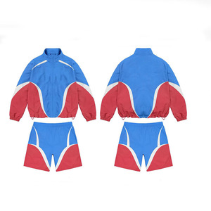 Ensemble court coupe-vent pour homme en polyester Taslon 240 GSM, design à panneaux rouge et beige avec logo personnalisé en relief, shorts coupe-vent pour homme - Product Image 2