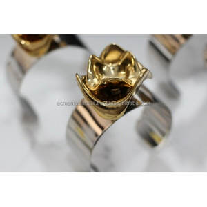 Rond de serviette élégant en métal avec fini plaqué or parfait pour les mariages et les fêtes à la maison et à l'hôtel - Product Image 6