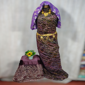 Vestido de Novia de Tela de Terciopelo de Seda con Brillo Dorado Intrincado, Jacquard Floral, Estilo Somalí Maqbal Dirac, Lujoso y con Encanto Discreto - Product Image 3