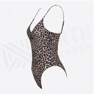 Ensemble de yoga 2 pièces imprimé papillon bleu avec finition dorée, body à col en V profond et jupe portefeuille longueur genou - Product Image 3