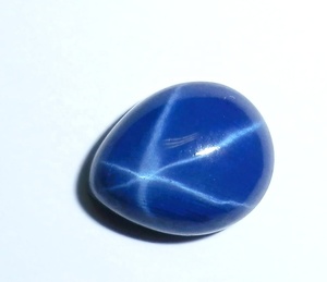 Zafiro Azul Estrella Pera 8x10 mm 5 Quilates, Cabujón Pulido Creado en Laboratorio con Efecto Estrella de 6 Rayos, 5 mm de Altura para Fabricación de Joyas - Product Image 3